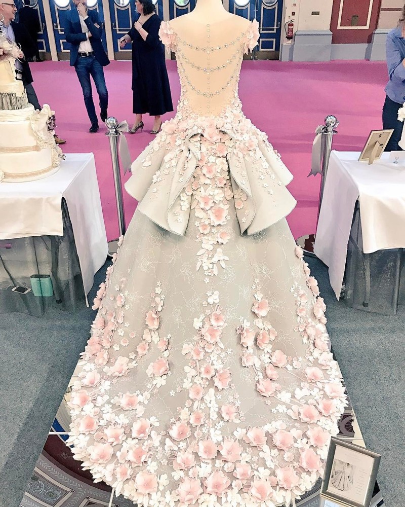 Этот свадебный торт выглядит чуть ли не лучше, чем настоящее платье невесты платье, торт