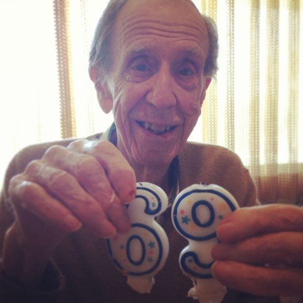 "Моему дедуле 96 лет, но он до сих пор отпускает сальные шуточки" возраст не помеха, дедушка, дедушки, смешные фотки