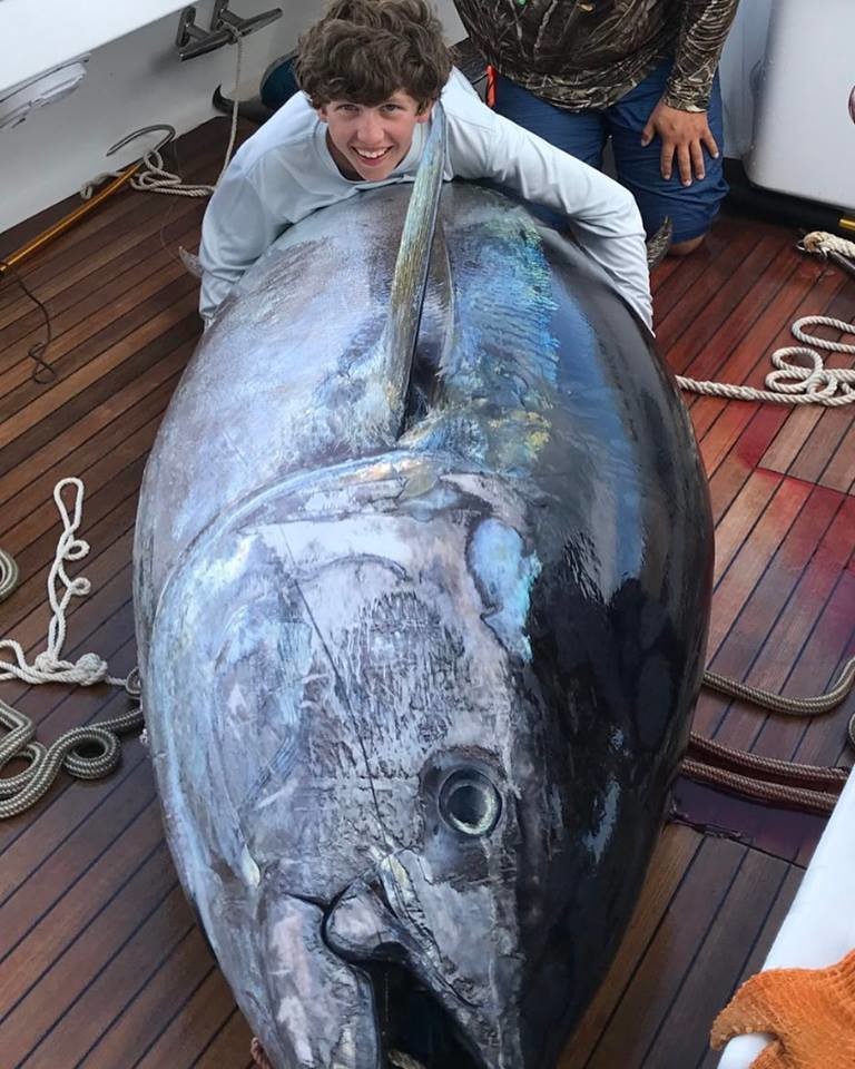 Мальчик весом 52 кг словил тунца весом 378 кг! рыба, рыбалка, тунец