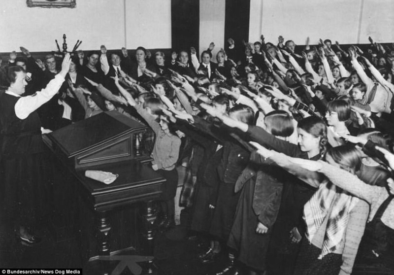 Повседневное зло в нацистской Германии: фотографии довоенного периода Арийцы, Гитлерюгенд, германия, нацистская германия, организации, пропаганда, рейх, третий рейх