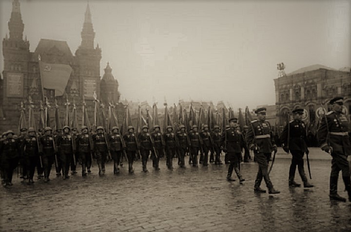 Торжественный марш сводного полка одного из фронтов на Параде Победы. вов, история, парад победы