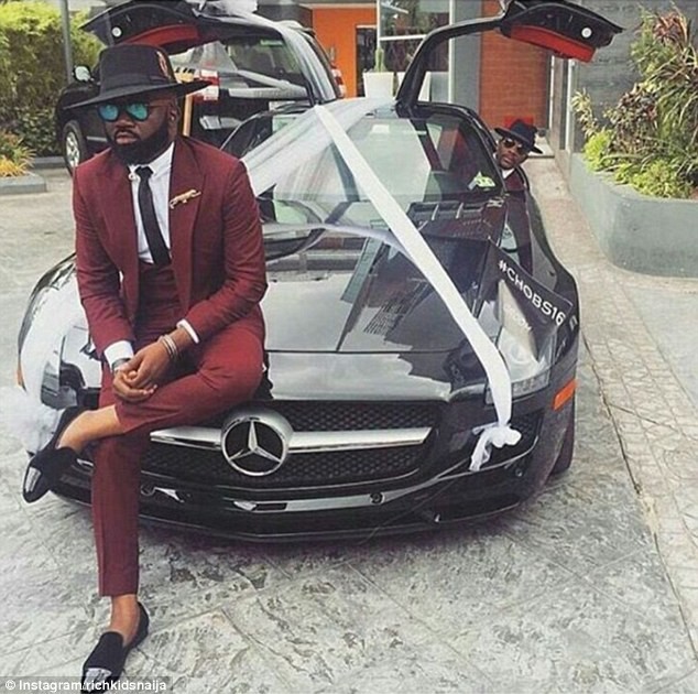 Богатые детишки Нигерии хвастаются в инстаграме кучей башмаков! Instagram, богачи, золотая молодежь, лабутены, нигерия, нувориши, показуха, элитный шопинг