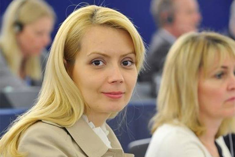 Дачиана Сырбу - Румыния женское дело, женщины, женщины в политике, красавицы, красота, парламентарии, политика, политическая арена