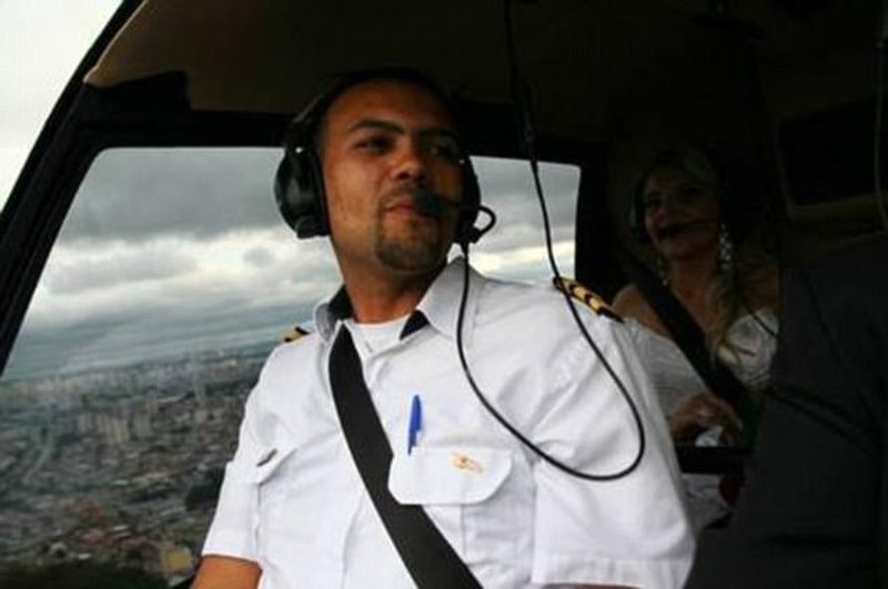 Пилот вертолета Петрсон Пиниеро. Он также погиб в результате аварии  алтарь, бразилия, вертолет, видео, катастрофа, невеста, свадьба, смерть, трагедия