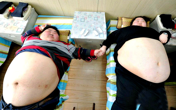 Линь и Дэн самая толстая супружеская пара Китая проходит реабилитацию после  ушивания желудка для того, чтобы завести детей Любовь, интересное, семья, толстяки