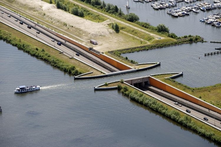 В Голландии построили водный мост, который ломает все законы физики голландия, мост, подземный мост