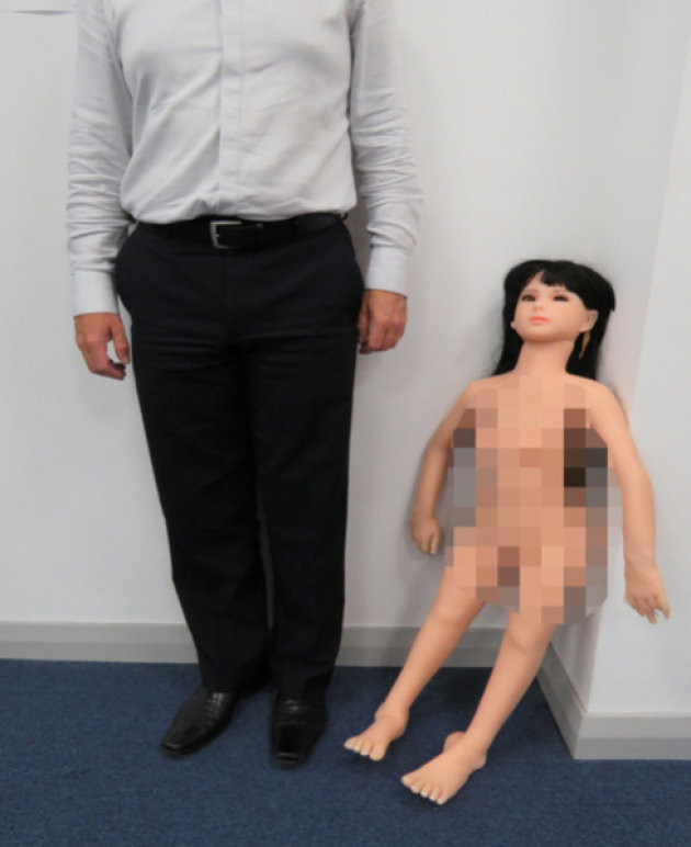 Директору школы грозит тюрьма за покупку секс-куклы в  мире, директор, закон, люди, ребенок, секс-кукла