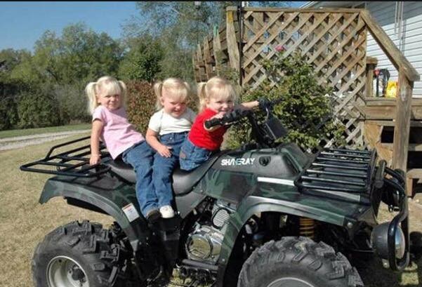 От этих тройняшек отказались родители. вот, что случилось с ними 14 лет спустя От этих тройняшек отказались родители. вот, что случилось с ними 14 лет спустя дети, история, сиамские близнецы