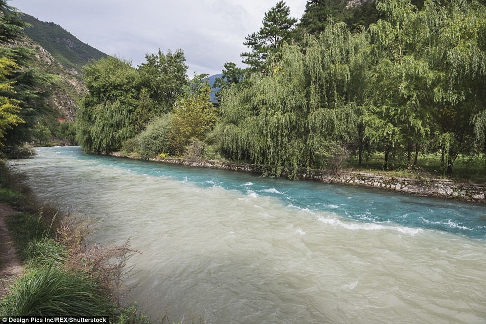 Точка, где встречаются две реки разного цвета Сычуань, до и после, землетрясение, китай, национальный парк, оползни, стихийное бедствие, стихия