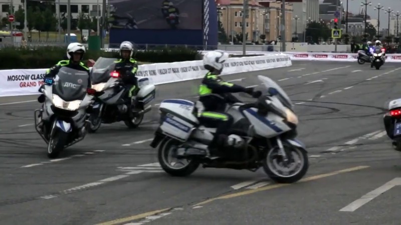 Вальс гаишников (выступление на KAZAN CITY RACING 2017) Вальс гаишников (выступление на KAZAN CITY RACING 2017)