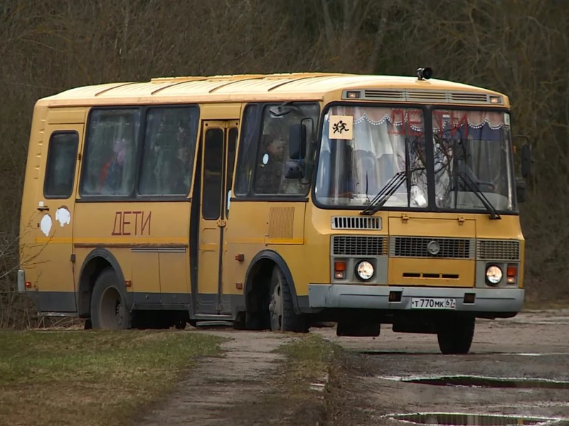 Школьный автобус «позабыл» первоклашку из смоленской деревни