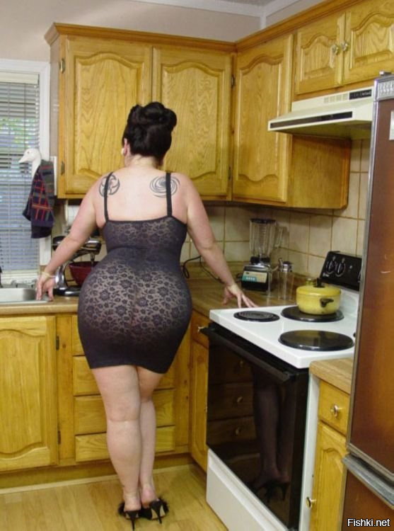 Голая мамочка на кухне