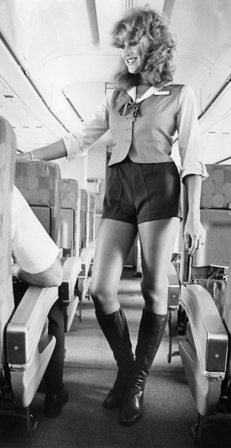 4. Стюардесса SWA в униформе "Strip Club Bartender", 1971 год девушки, красиво, пассажиры, полеты, самолет, стюардессы, униформа стюардесс, фото