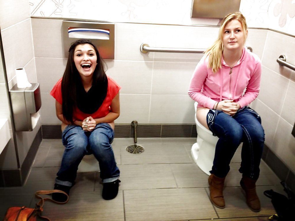 Women who enjoy peeing