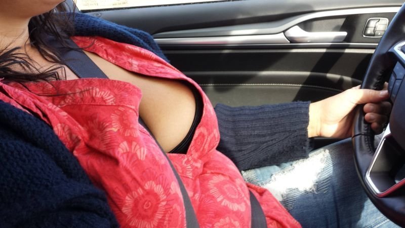 Женщина с большими сиськами разделась у таксиста в машине