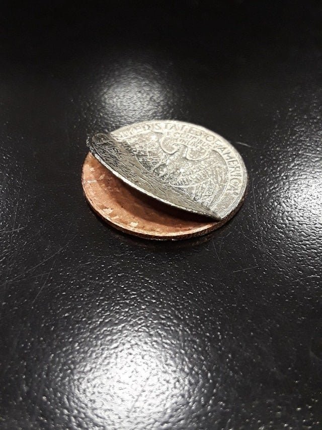 17. Монета в 25 центов вещь, изнутри, интересное, мир, предмет, разрез, фото