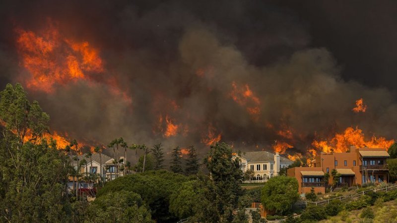 Разрушительные лесные пожары в Калифорнии - снимки из космоса ynews, калифорния, катастрофы, лесные пожары, новости, пожар, пожары в Калифорнии, происшествия