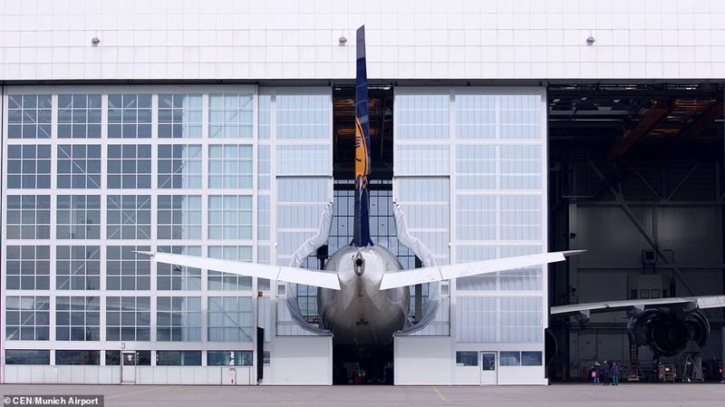 В немецком аэропорту усовершенствовали ворота, чтобы разместить огромный Airbus A380 авиа, аэропорт, в мире, германия, новости, самолет, самолеты, технологии