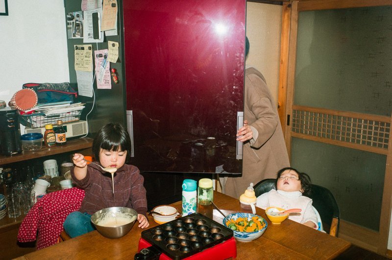 Причудливые и экстраординарные уличные фото японского фотографа Шина Ногучи кадр, люди, фото, фотограф, япония