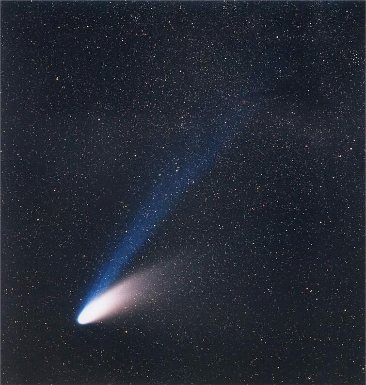 Комета Хейла-Боппа крупным планом, можно было увидеть ее невооруженным глазом в апреле 1997 года 
