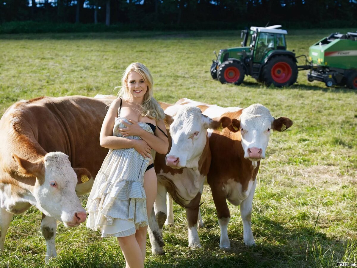 Фото сексуальной американки с огромными дойками на ферме