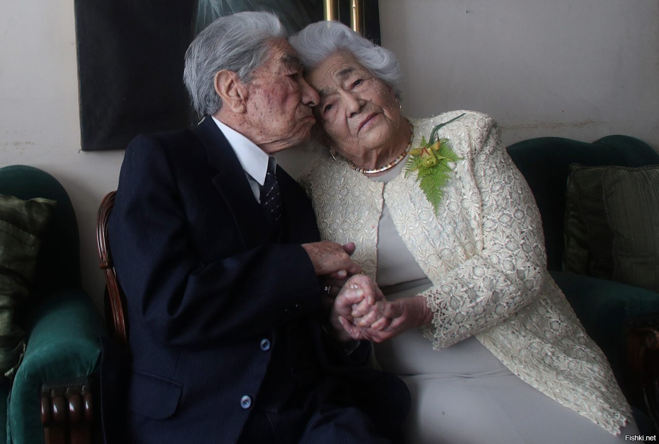 Пожилая женатая пара из Вьетнама