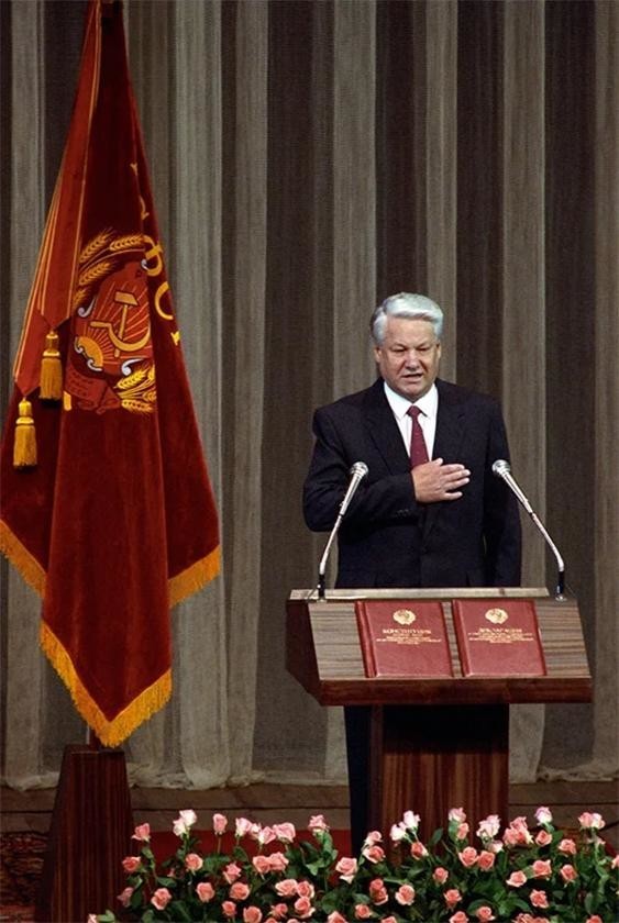 Церемония вступления в должность президента РСФСР Борис Ельцина