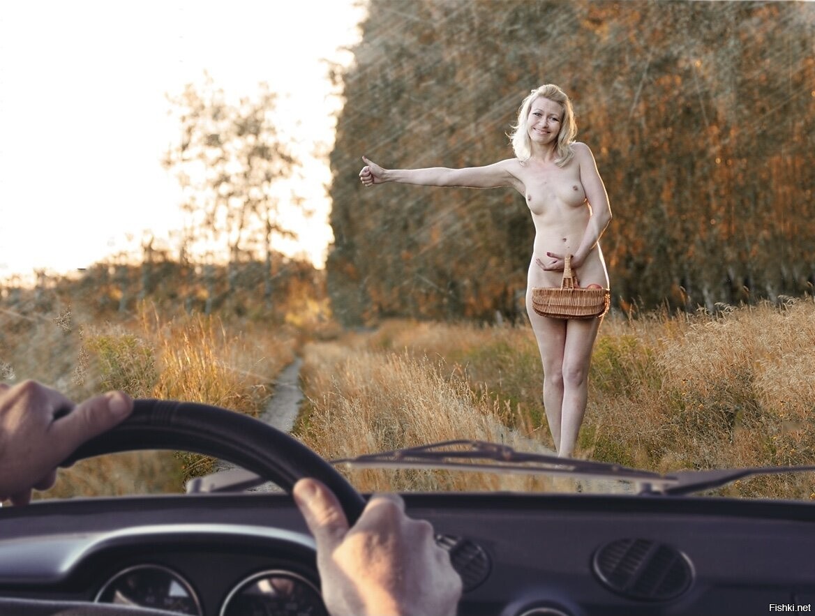 Русская блондинка приехала в машине голая и гуляет по переходу