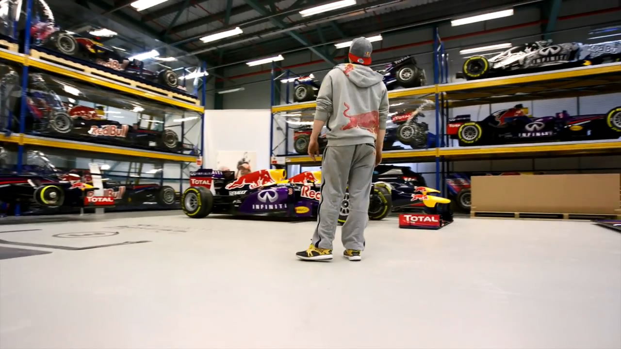 Паркур в святилище Red Bull Racing 