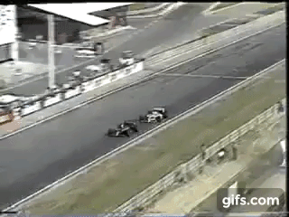 Обгон века в Формуле-1. Гран-При Венгрии 1986 года. В борьбе за первую позицию Пике прошёл Сенну на позднем торможении и сохранил преимущество, пройдя поворот дрифтом!