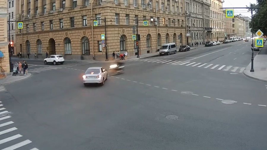 В центре Петербурга пострадала мотоциклистка 