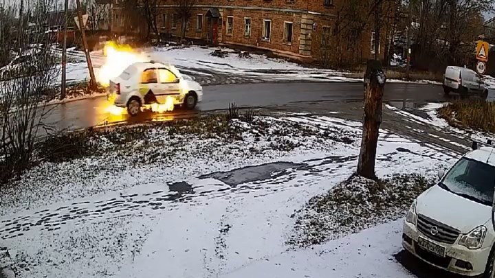 Зажигательное такси: в Егорьевске автомобиль взорвался на ходу