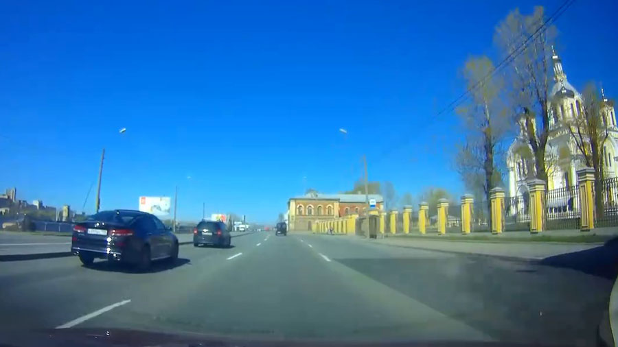 Чудак на "Оптиме" чуть не устроил аварию в Санкт-Петербурге 