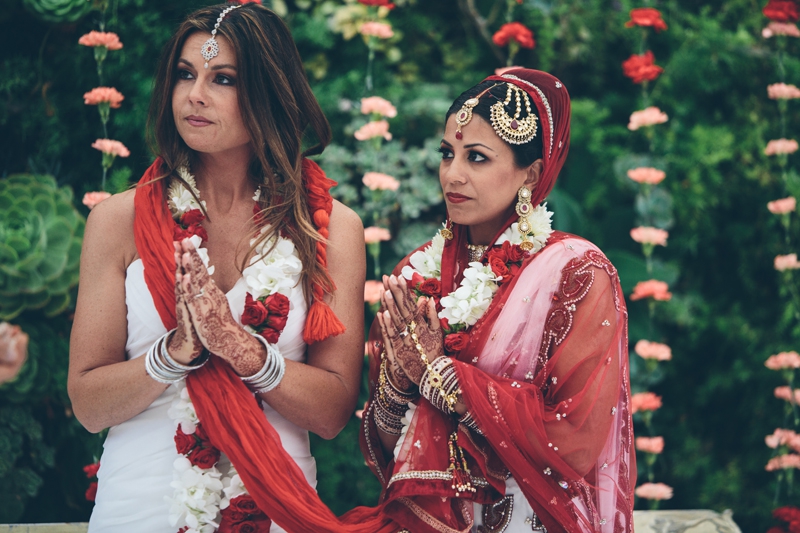 Большая индийская лесбийская свадьба.