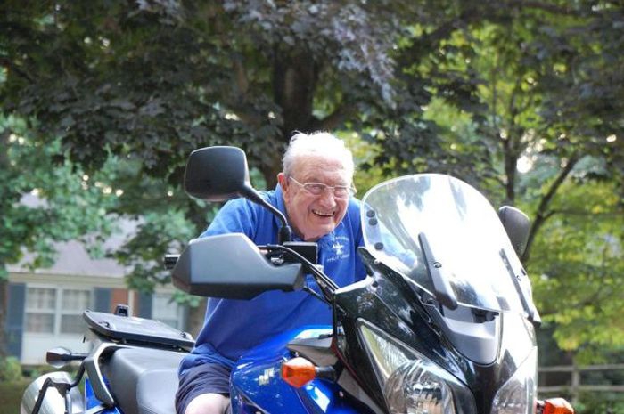 Бабка с дедом на мотоцикле бесплатно