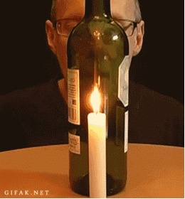 Использование аэродинамики винной бутылки для задувания свечи.