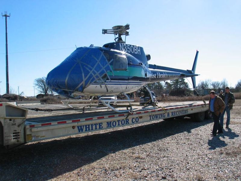 Встреча медицинского вертолета со стаей птиц