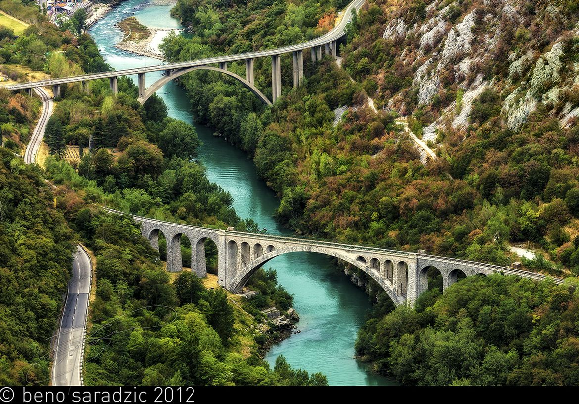 Италия каменный мост. Мост Солкан Словения. Река соча Словения. Река соча в Италии. Река соча в Словении и Италии.
