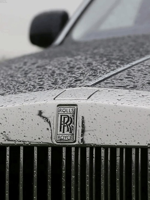 Как изготавливают статуэтки Rolls-Royce