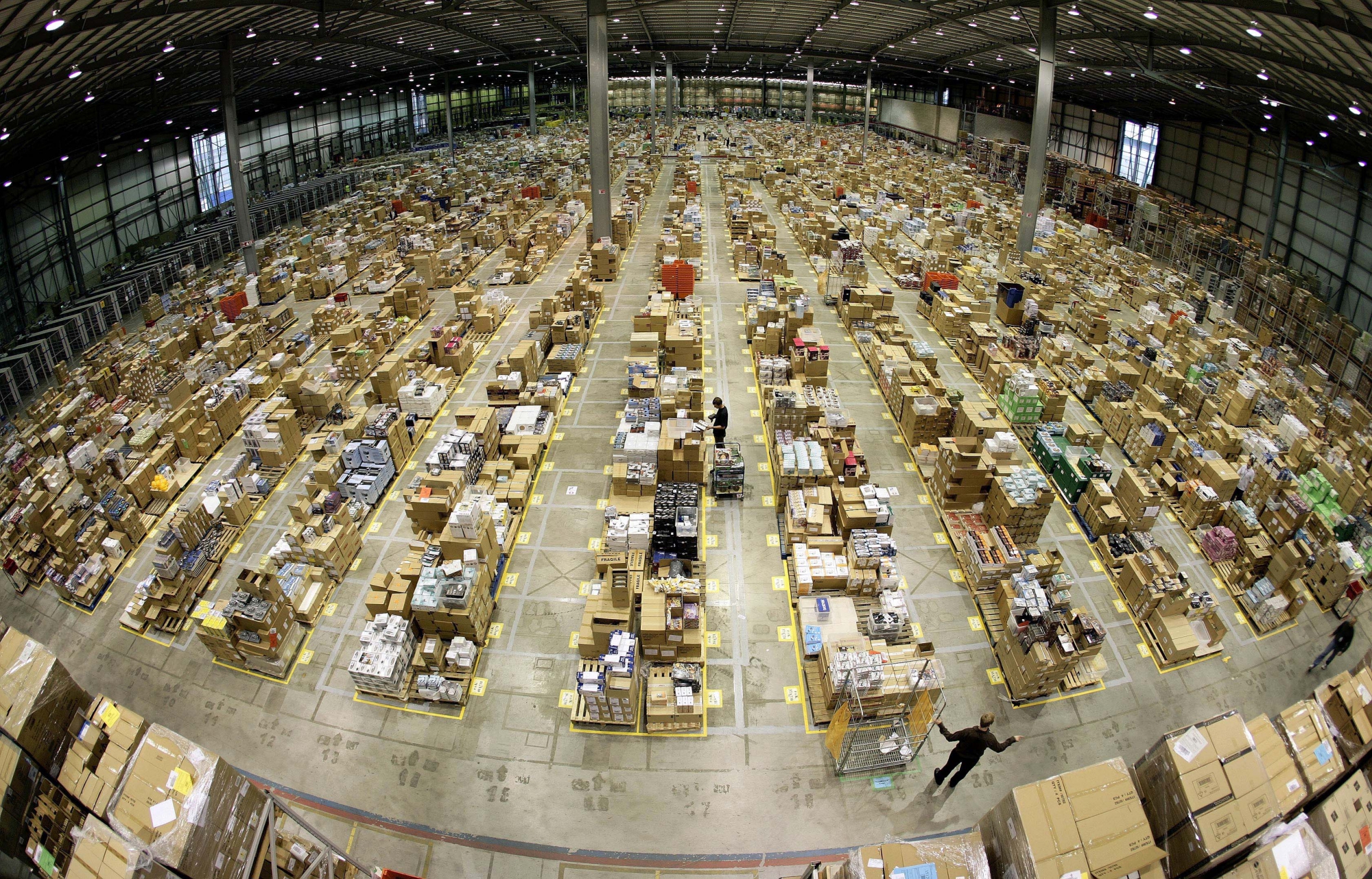 Крупнейшая организация в мире. Склад Амазон. Огромный склад. Самый большой склад Амазон. Самый большой магазин в мире.