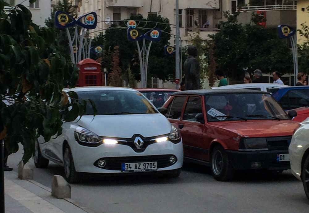 Сколько машин в турции. Турецкие машины. Машины в Турции. Российские автомобили в Турции. Машины из Турции.
