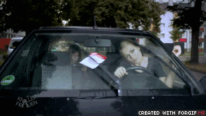 Когда не сразу замечаешь "послание" под дворником