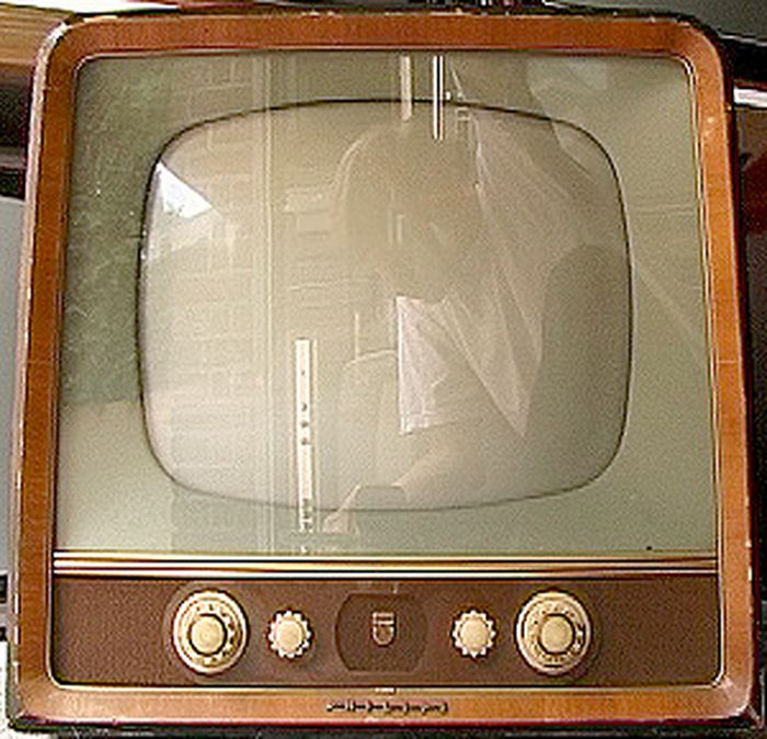 Телевизор в ссср появился каком году. Телевизор Рубин СССР. Телевизоры СССР Маяк-1 система. Телевизор 60х Радий.