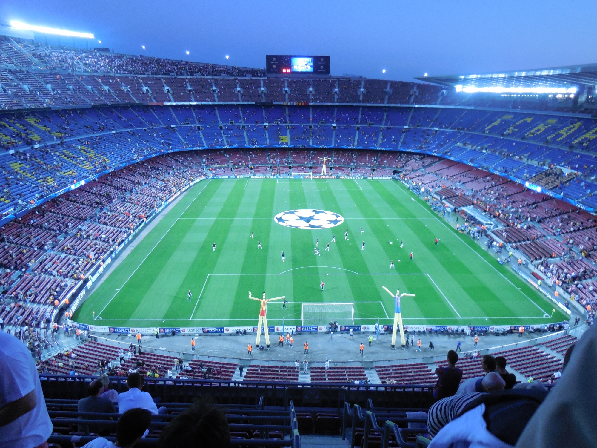 Какая вместимость стадиона. Камп ноу стадион вместимость 2022. Камп ноу FIFA 22. Барселона Олимпийский стадион 2022. Футбольный стадион Бразилия 2022.