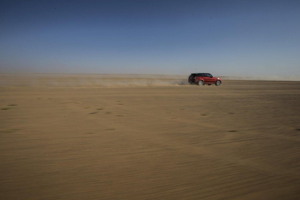 Range Rover Sport пересек пустыню Руб-эль-Хали за рекордное время