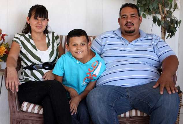 Десятилетнего мальчика с гигантской опухолью на шее спасет виагра