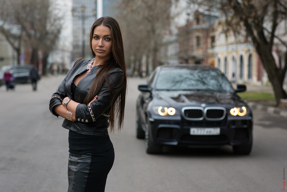 Гарем стервозных мажорок. Красивые девушки с БМВ. Московские девушки. Девушка возле авто. Девушка возле БМВ.