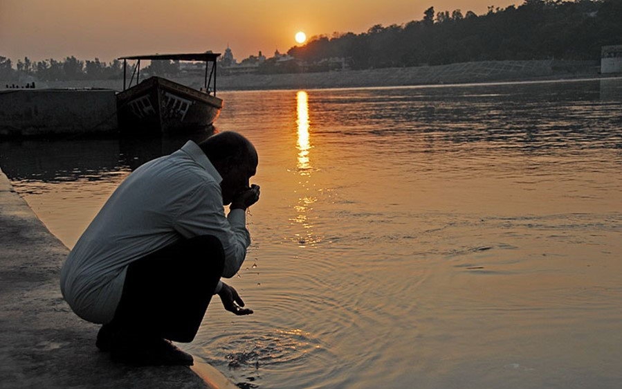 Жизнь на священной индийской реке Ганг