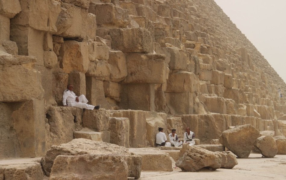 Постройка вокруг пирамиды Хеопса