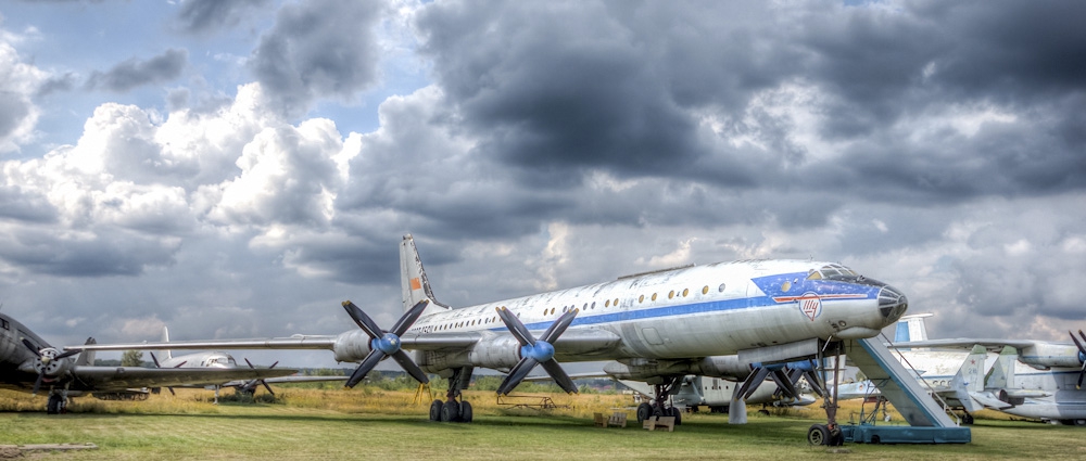 Ту-114 и  Як-40 в музее ВВС в Монино